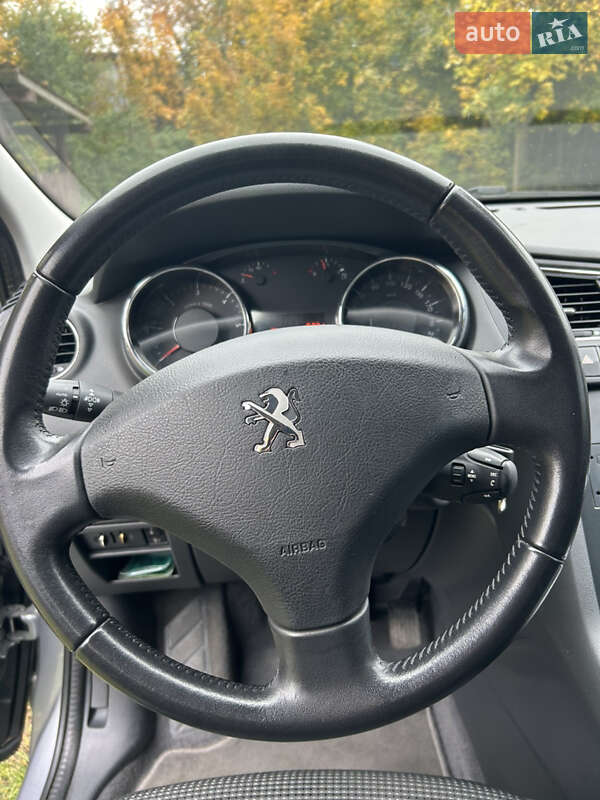 Микровэн Peugeot 5008 2015 в Ивано-Франковске