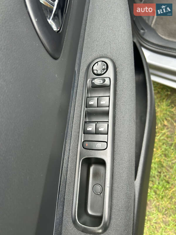 Микровэн Peugeot 5008 2015 в Ивано-Франковске