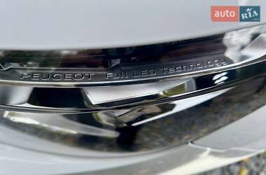 Внедорожник / Кроссовер Peugeot 5008 2017 в 