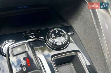 Внедорожник / Кроссовер Peugeot 5008 2017 в 