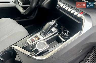 Внедорожник / Кроссовер Peugeot 5008 2017 в 