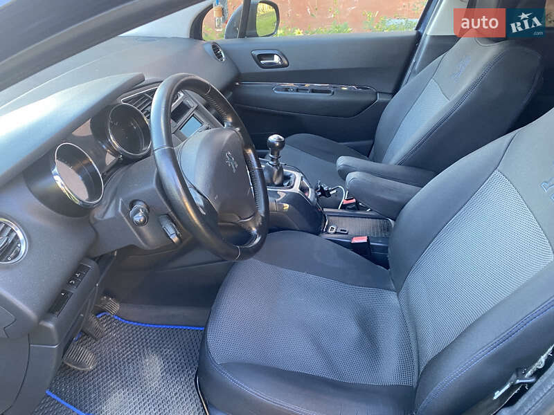 Микровэн Peugeot 5008 2010 в Львове