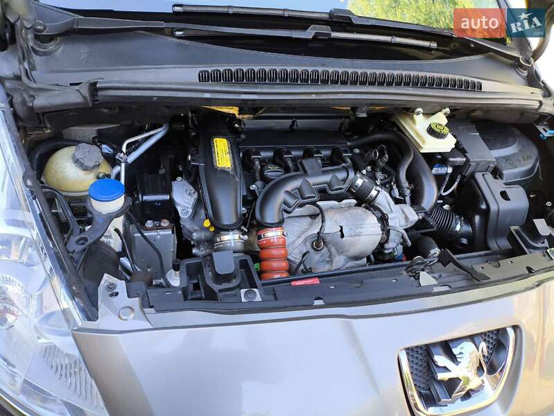 Микровэн Peugeot 5008 2012 в Калуше