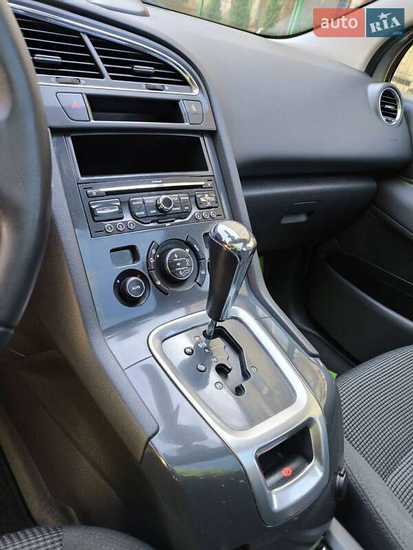 Микровэн Peugeot 5008 2012 в Калуше