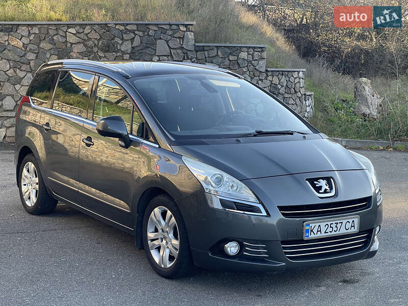 Peugeot 5008 2011