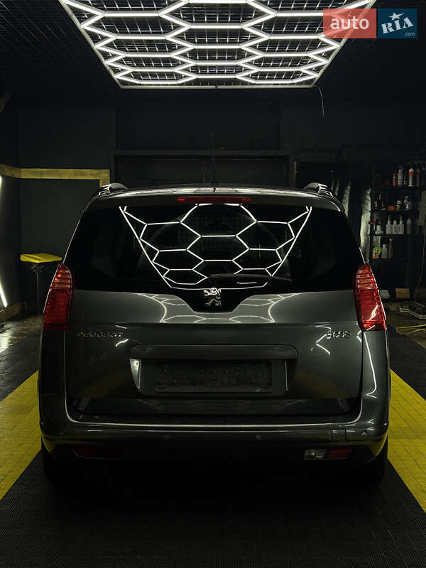 Микровэн Peugeot 5008 2011 в Львове