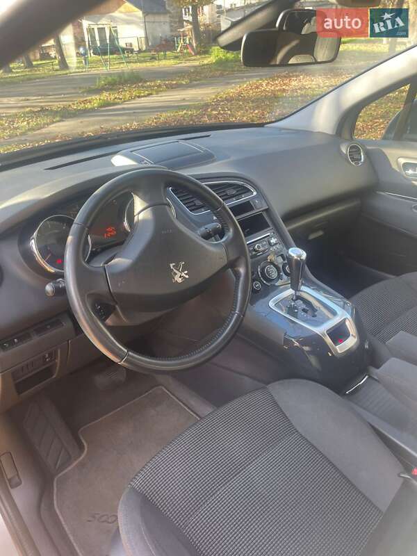 Микровэн Peugeot 5008 2015 в Калуше