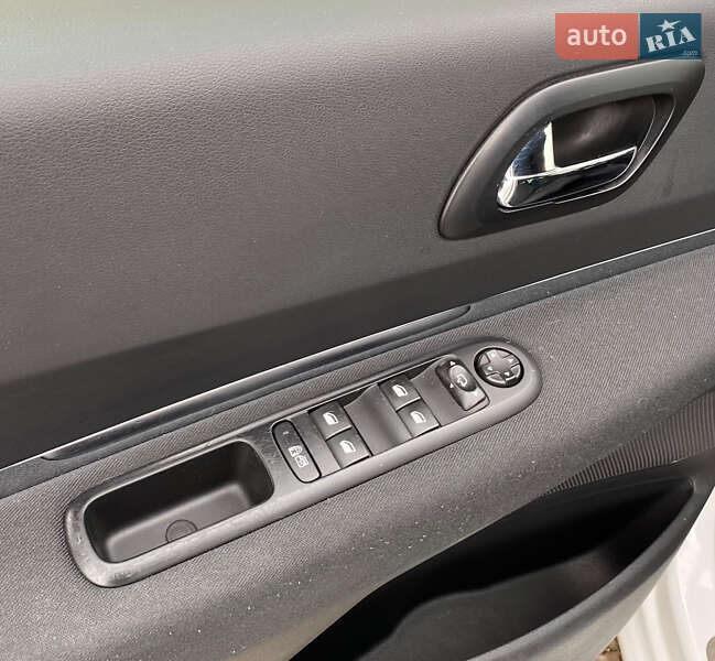Микровэн Peugeot 5008 2013 в Ровно фото 16 Микровэн Peugeot 5008 2013 в Ровно