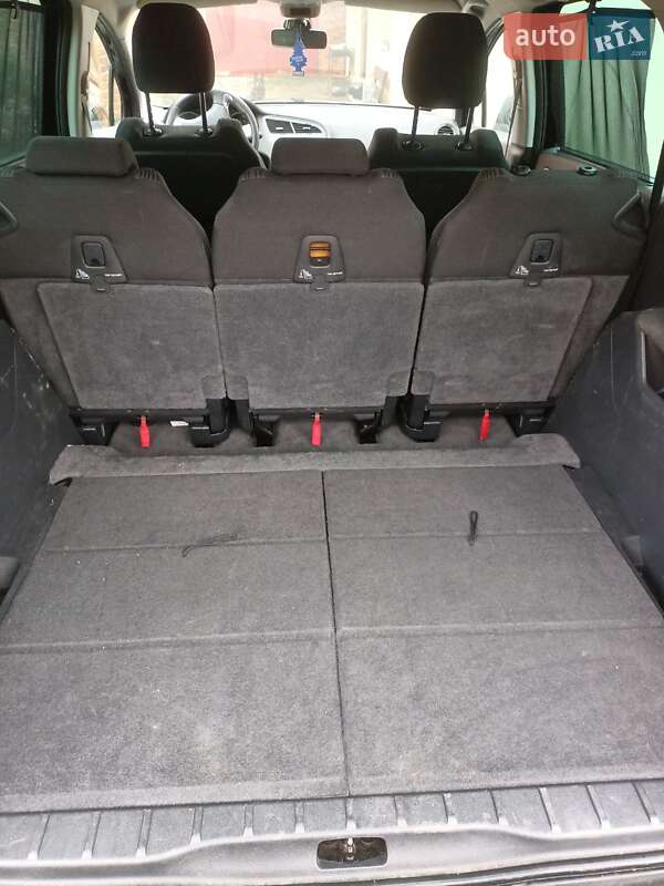 Микровэн Peugeot 5008 2013 в Житомире