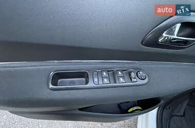 Микровэн Peugeot 5008 2015 в Дубно