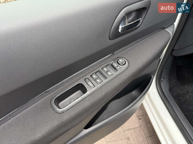 Микровэн Peugeot 5008 2012 в Тернополе