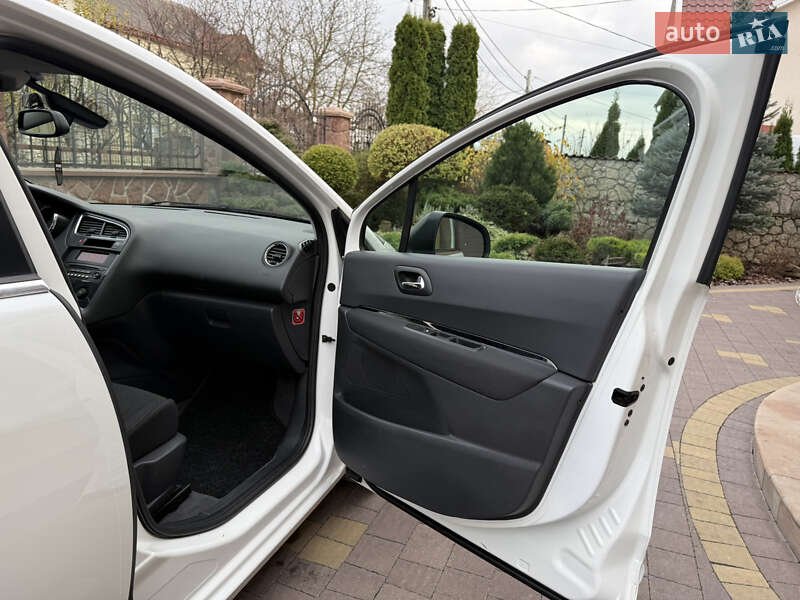 Микровэн Peugeot 5008 2012 в Тернополе