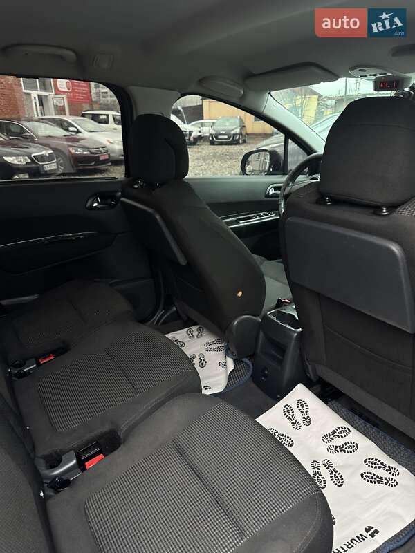 Микровэн Peugeot 5008 2010 в Смеле