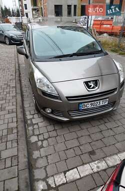Микровэн Peugeot 5008 2011 в Новояворовске