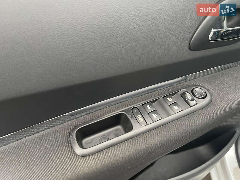 Микровэн Peugeot 5008 2011 в Ровно