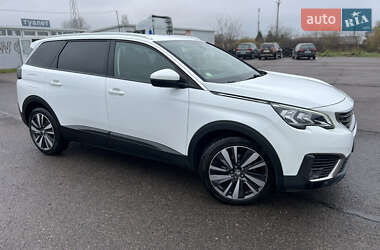 Внедорожник / Кроссовер Peugeot 5008 2017 в Ужгороде