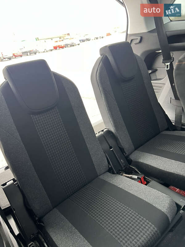 Внедорожник / Кроссовер Peugeot 5008 2017 в Ужгороде фото 21 Внедорожник / Кроссовер Peugeot 5008 2017 в Ужгороде