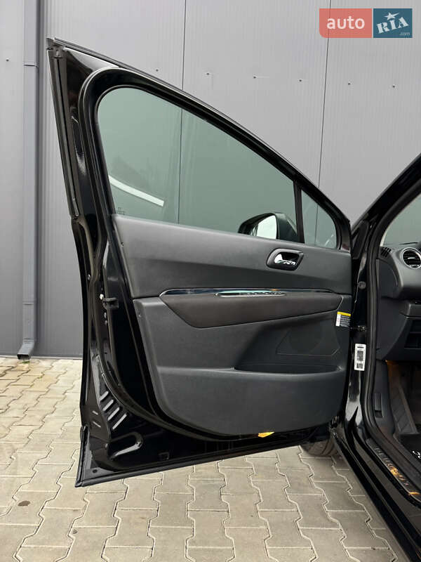 Микровэн Peugeot 5008 2011 в Луцке