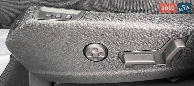 Позашляховик / Кросовер Peugeot 5008 2018 в Львові фото 27 Позашляховик / Кросовер Peugeot 5008 2018 в Львові