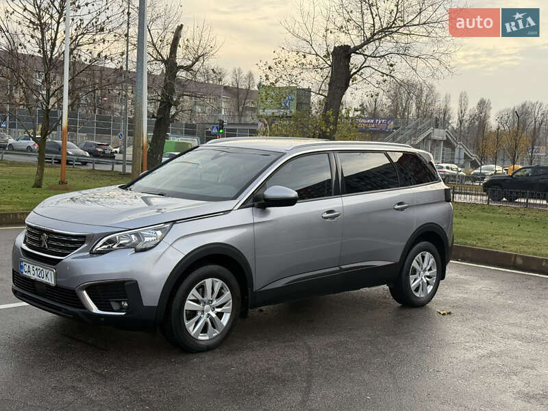 Внедорожник / Кроссовер Peugeot 5008 2017 в Киеве