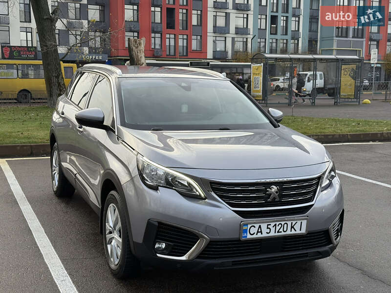 Внедорожник / Кроссовер Peugeot 5008 2017 в Киеве