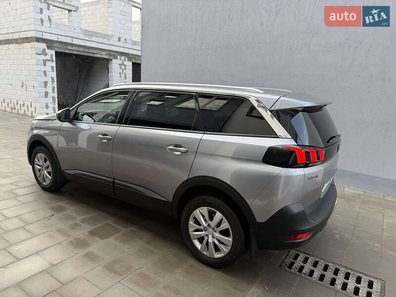 Внедорожник / Кроссовер Peugeot 5008 2017 в Киеве