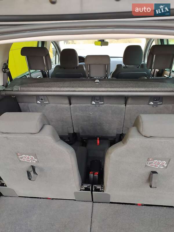 Микровэн Peugeot 5008 2016 в Дубно