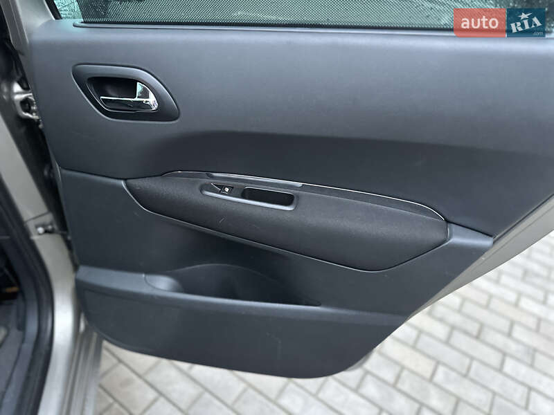 Микровэн Peugeot 5008 2011 в Ровно