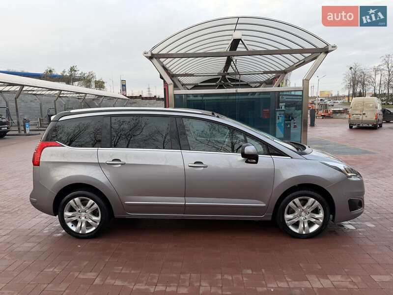 Микровэн Peugeot 5008 2015 в Ровно