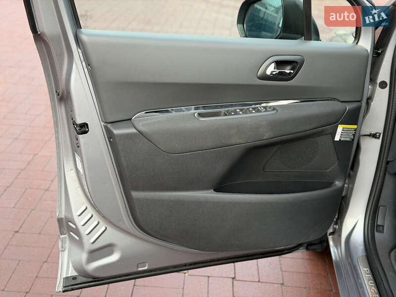 Микровэн Peugeot 5008 2015 в Ровно