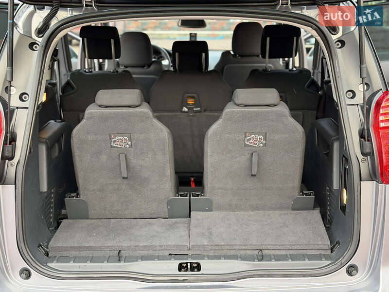 Микровэн Peugeot 5008 2015 в Ровно