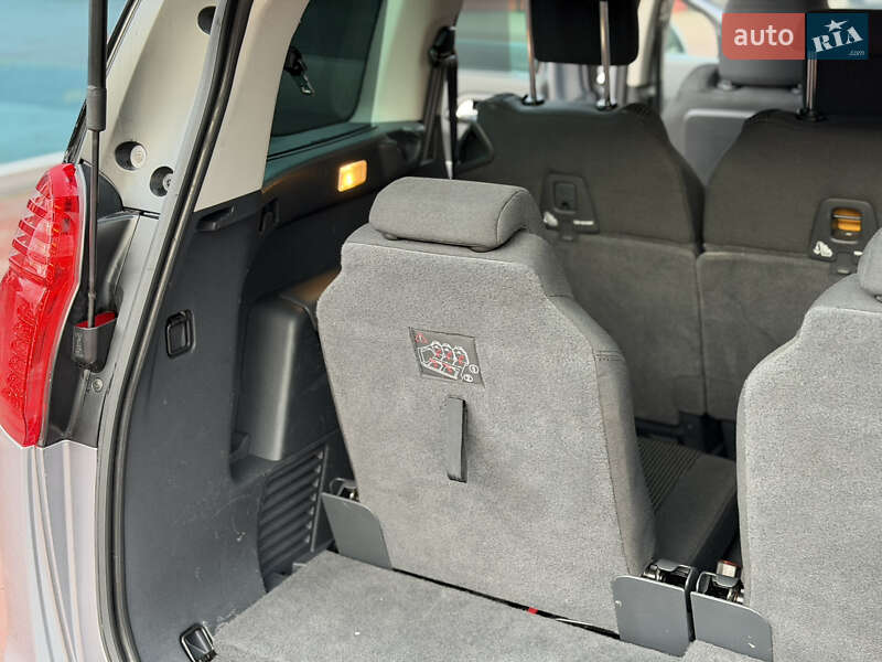 Микровэн Peugeot 5008 2015 в Ровно