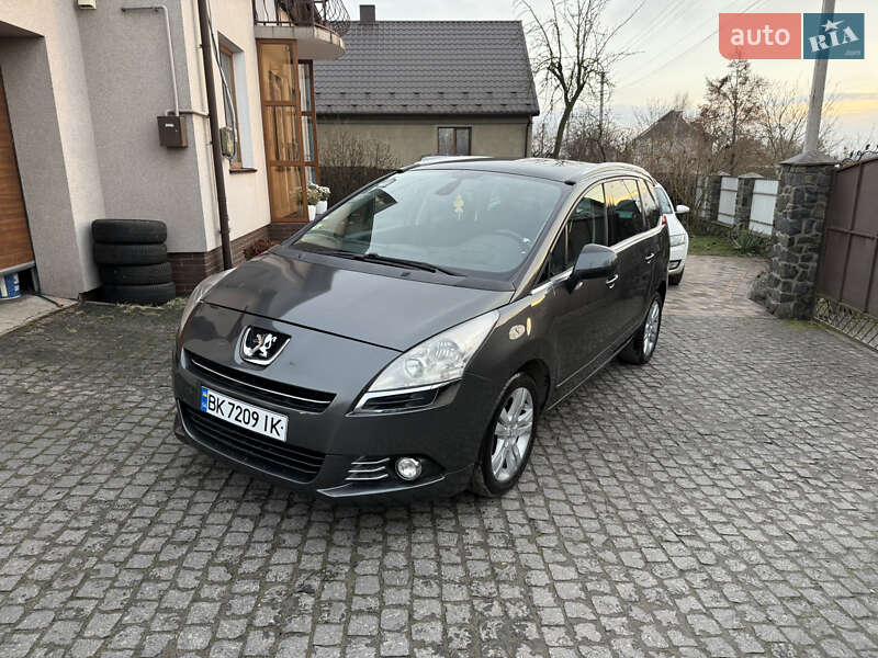 Peugeot 5008 2013