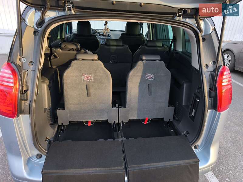 Мікровен Peugeot 5008 2011 в Щасливе