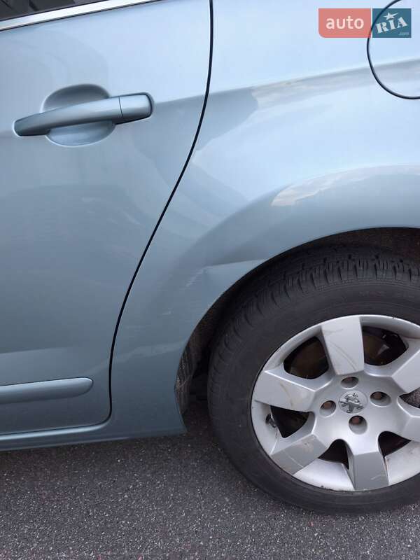 Мікровен Peugeot 5008 2011 в Щасливе