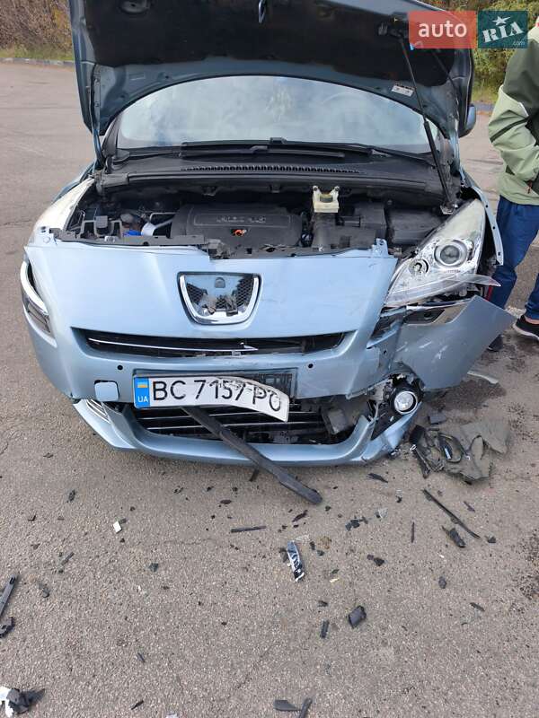 Мікровен Peugeot 5008 2011 в Щасливе