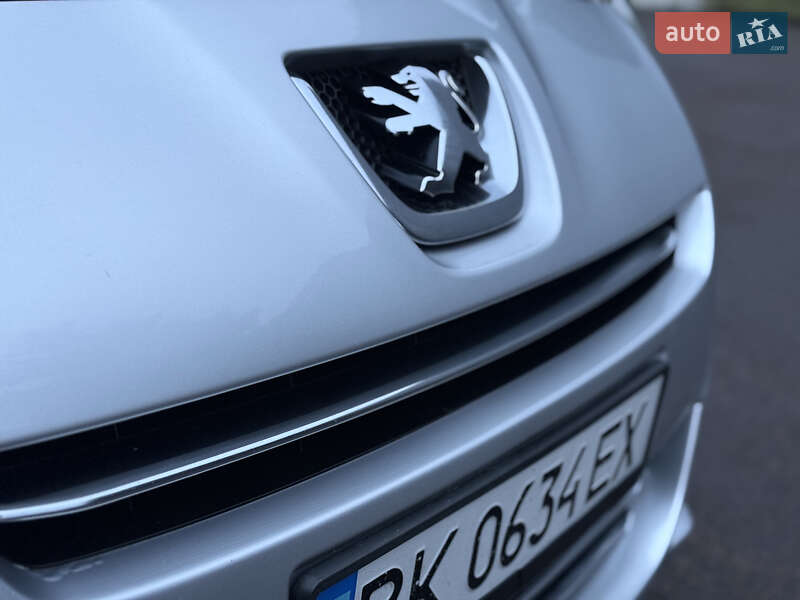 Мікровен Peugeot 5008 2010 в Рівному