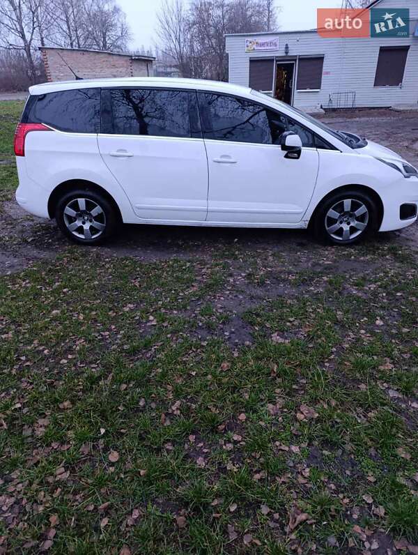 Мікровен Peugeot 5008 2015 в Пирятині