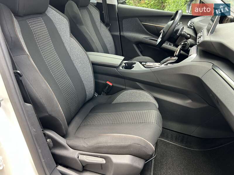 Внедорожник / Кроссовер Peugeot 5008 2019 в Львове