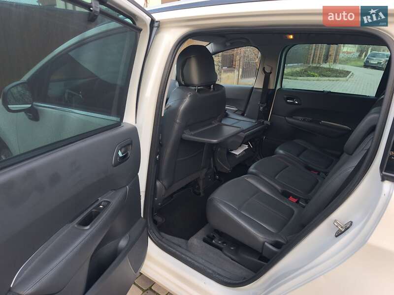 Микровэн Peugeot 5008 2011 в Полтаве фото 35 Микровэн Peugeot 5008 2011 в Полтаве
