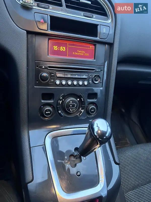Peugeot 5008 2011