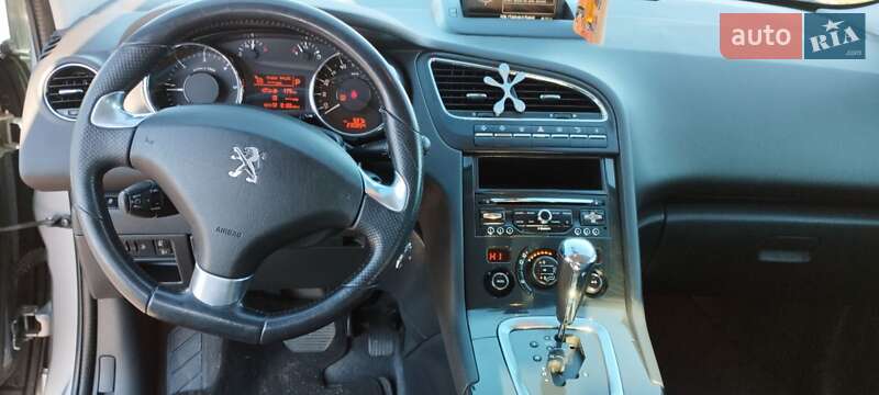 Микровэн Peugeot 5008 2015 в Тальном