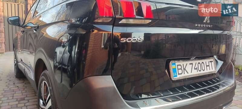 Позашляховик / Кросовер Peugeot 5008 2017 в Рівному