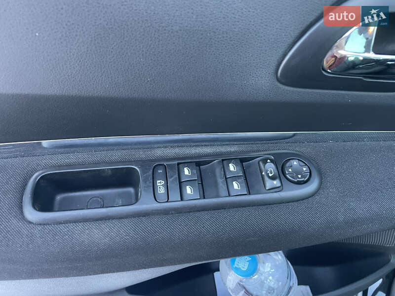 Микровэн Peugeot 5008 2010 в Почаеве