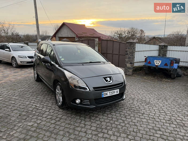 Микровэн Peugeot 5008 2013 в Дубно