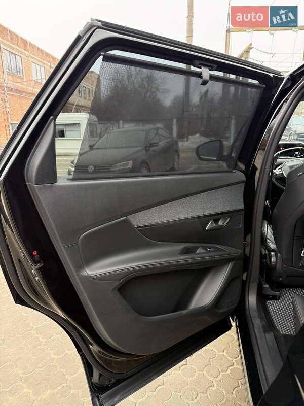 Внедорожник / Кроссовер Peugeot 5008 2017 в Черновцах