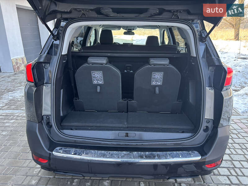 Внедорожник / Кроссовер Peugeot 5008 2017 в Тернополе