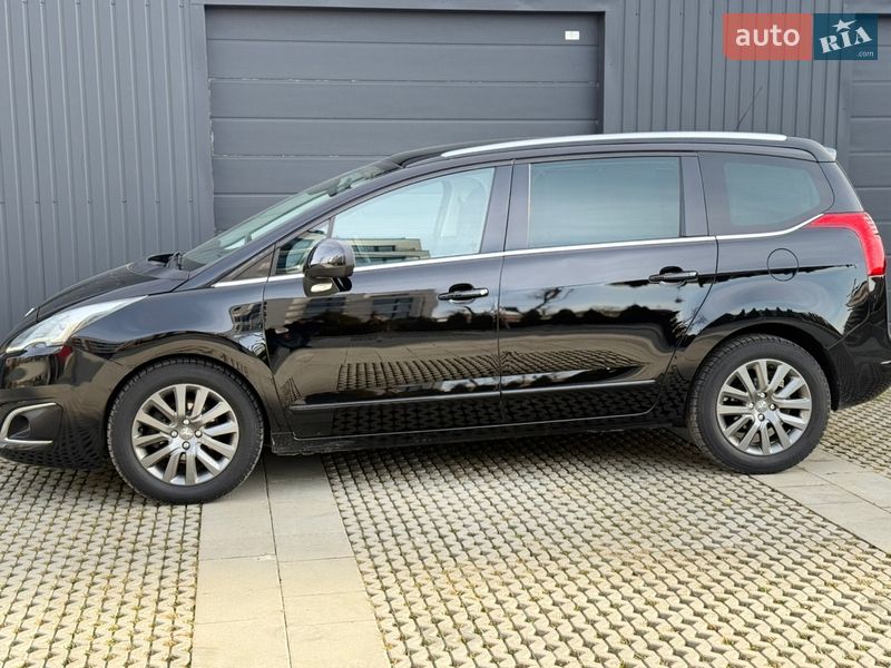 Микровэн Peugeot 5008 2015 в Самборе