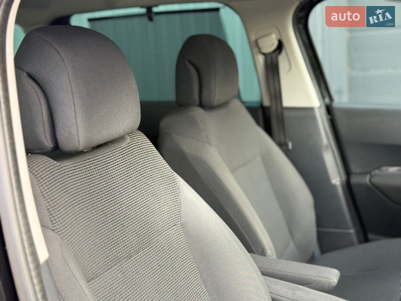 Микровэн Peugeot 5008 2015 в Самборе