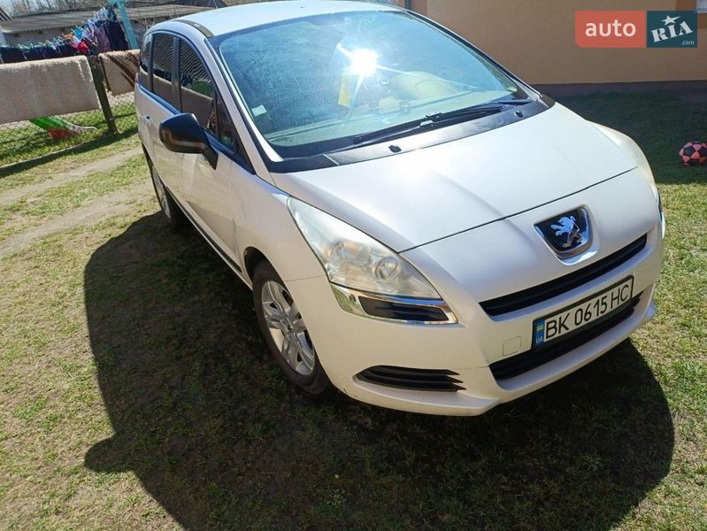 Peugeot 5008 2011